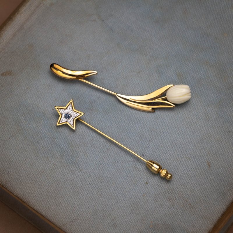 American Avon brand antique milky white tulip blue diamond two-color star collar pin brooch pin - เข็มกลัด - โลหะ สีทอง