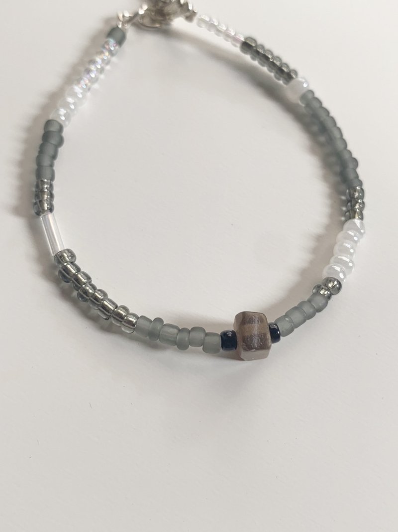 Wallah studio ; black stone bracelet bead bracelet black natural stone minimalis - 手鍊/手環 - 樹脂 黑色