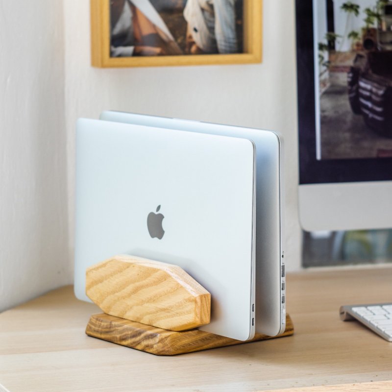 2 slots adjustable vertiical laptop Mac Mini stand, Unique gift workstation idea - เคสแท็บเล็ต - ไม้ 