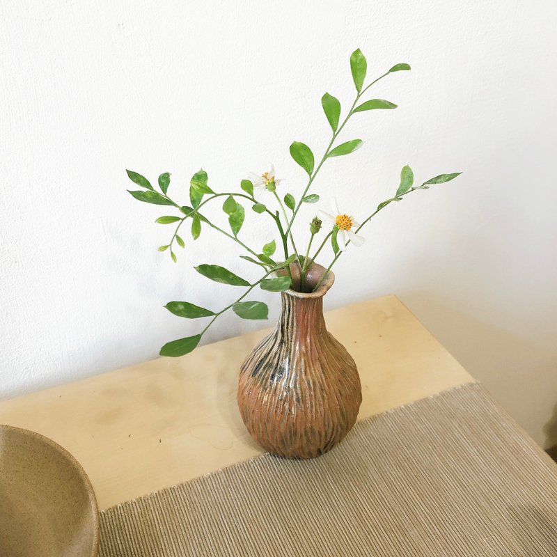 柴燒陶 深刻線條手捏花瓶 花器 - 花瓶/花器 - 陶 咖啡色