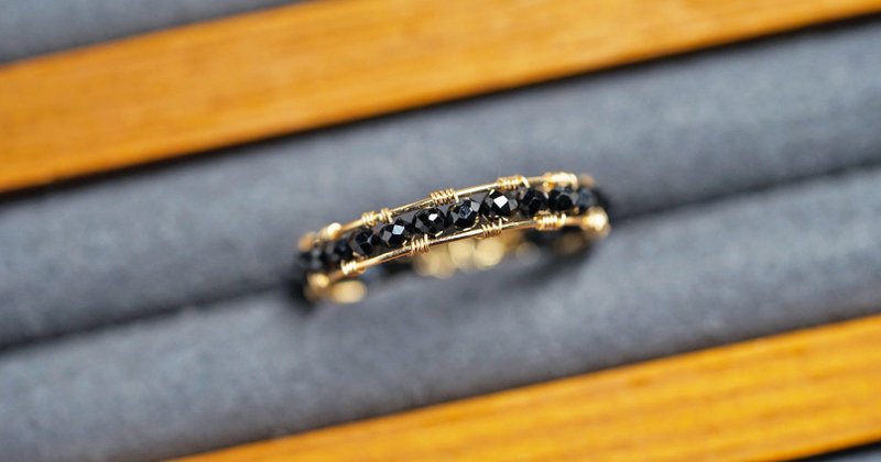 Handmade 14K gold wrapped black spinel open ring - แหวนทั่วไป - เครื่องเพชรพลอย หลากหลายสี