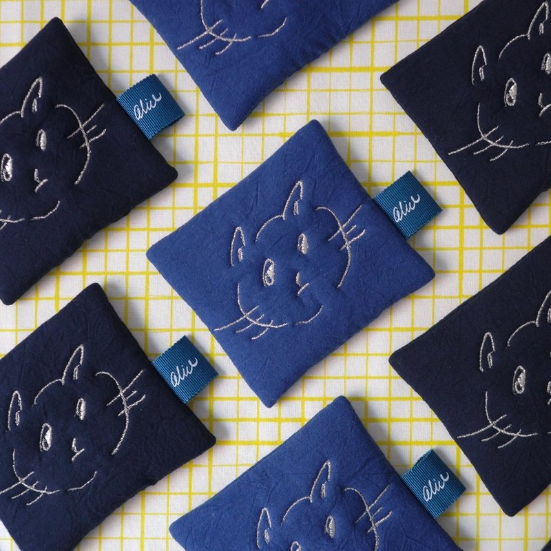 貓咪插畫刺繡杯墊 雙色二入組 銀線刺繡 - 杯墊 - 棉．麻 