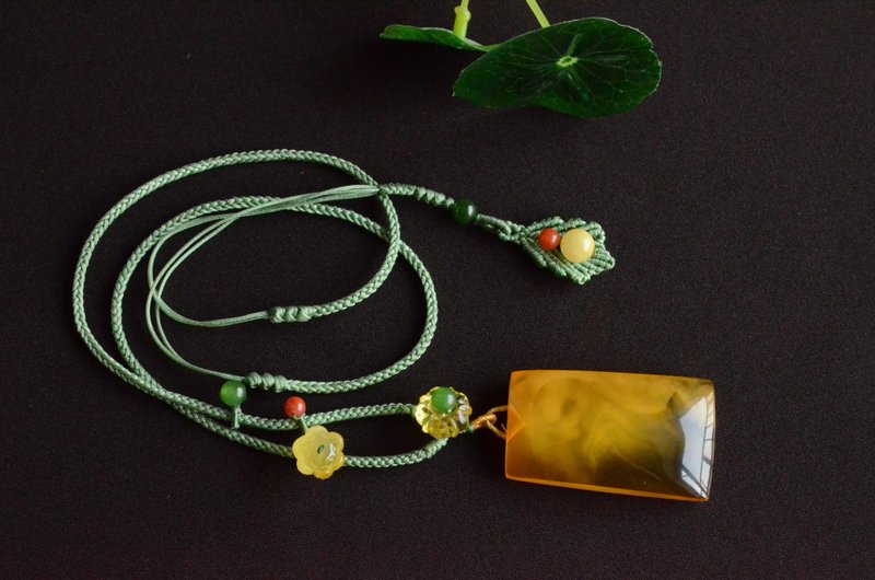 【岸芷汀蘭】天然琥珀金絞蜜意境平安無事古典項鏈琥珀蓮花 - 項鍊 - 半寶石 
