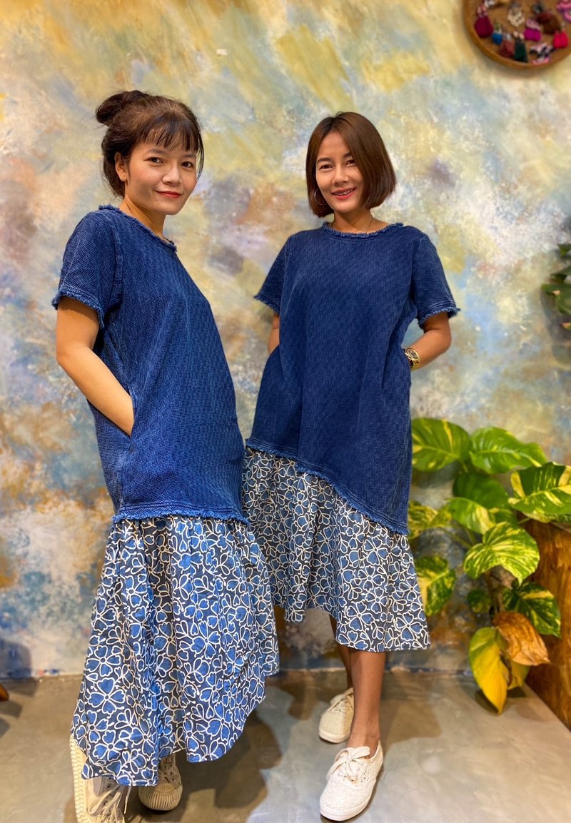 Short-sleeved dress, tortoiseshell fabric, Morhom color (bleached), balcony hem, Indian fabric, Indian pattern, blue flower pattern. - 洋裝/連身裙 - 其他材質 