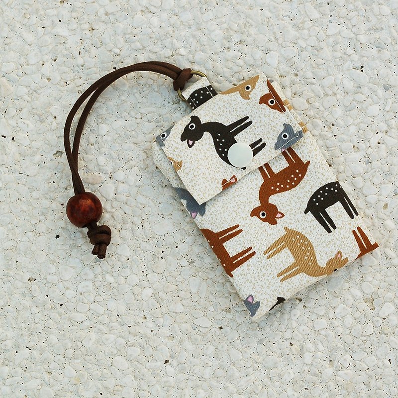 Cute deer card bag/card sleeve business card bag - ที่ใส่บัตรคล้องคอ - ผ้าฝ้าย/ผ้าลินิน สีนำ้ตาล