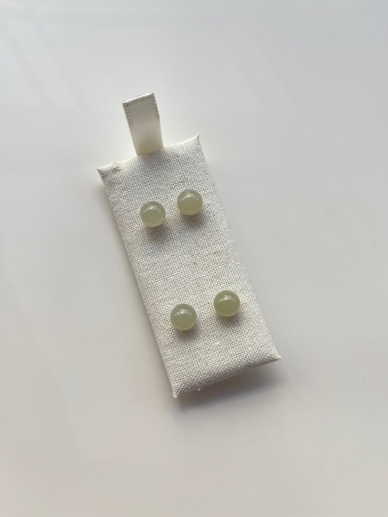 天然和田玉8mm耳釘 S925銀 晴水料 禮物 - 耳環/耳夾/耳骨夾 - 玉石 綠色