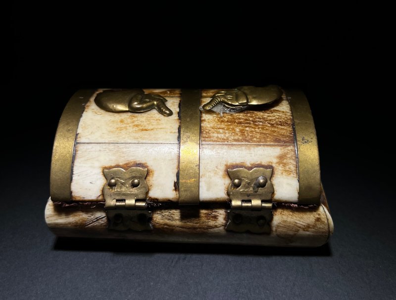 Handmade ox bone jewelry box 244g Tibetan yak bone jewelry box treasure box Wenwan antique - กล่องเก็บของ - วัสดุอื่นๆ หลากหลายสี