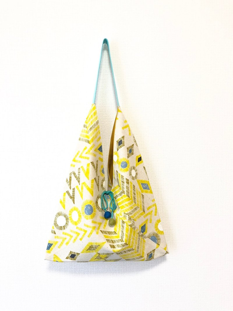 Triangle skull shoulder bag / large size / yellow geometry - กระเป๋าแมสเซนเจอร์ - ผ้าฝ้าย/ผ้าลินิน สีเหลือง