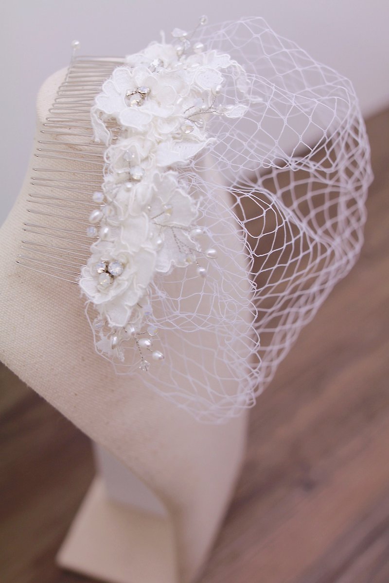 Bridal Lace White Headdress - Handmade Bridal Lace Birdcage Veil - เครื่องประดับผม - แก้ว ขาว