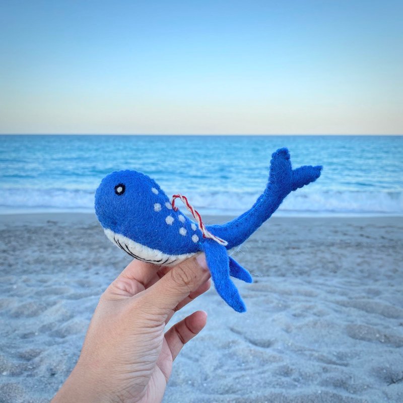 Christmas tree hanging blue whale sea whale marine life Christmas decoration wool felt Christmas hanging ornaments arrangement - ของวางตกแต่ง - ขนแกะ 