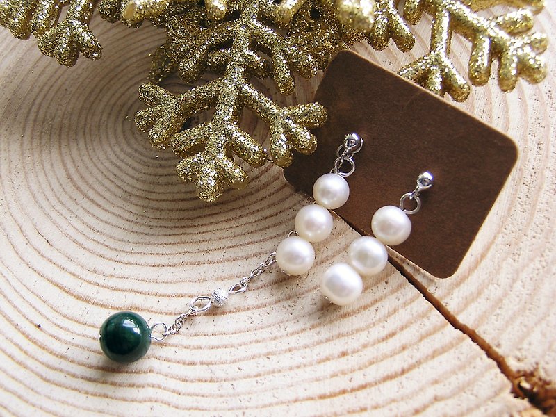 925 sterling silver with freshwater pearls and peacock Stone(Malachite) and design their own handmade earrings - ต่างหู - โลหะ สีเขียว