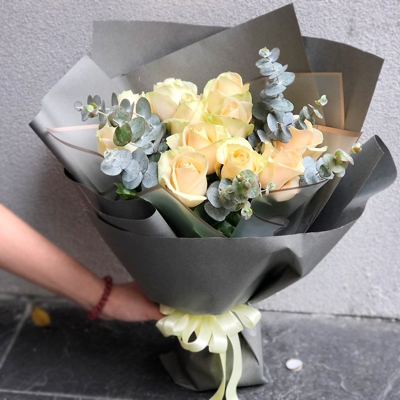 香檳玫瑰鮮花花束 | 畢業 生日首選 | 台北可自取 - 乾花/永生花 - 植物．花 黃色