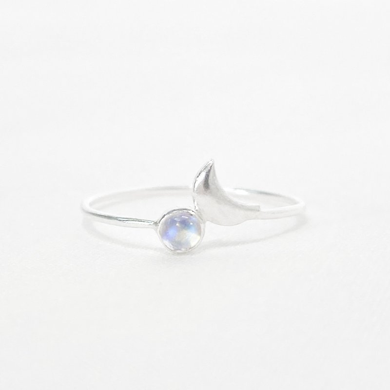 / Silent night / Blue Fire Moonstone 925 Sterling Silver Ring - แหวนทั่วไป - เครื่องเพชรพลอย สีเงิน