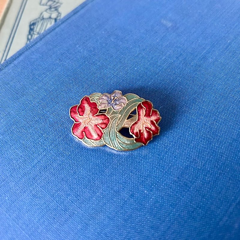 Antique cloisonné Bronze body enamel craft grass green background red and purple morning glory brooch - Brooches - Enamel 