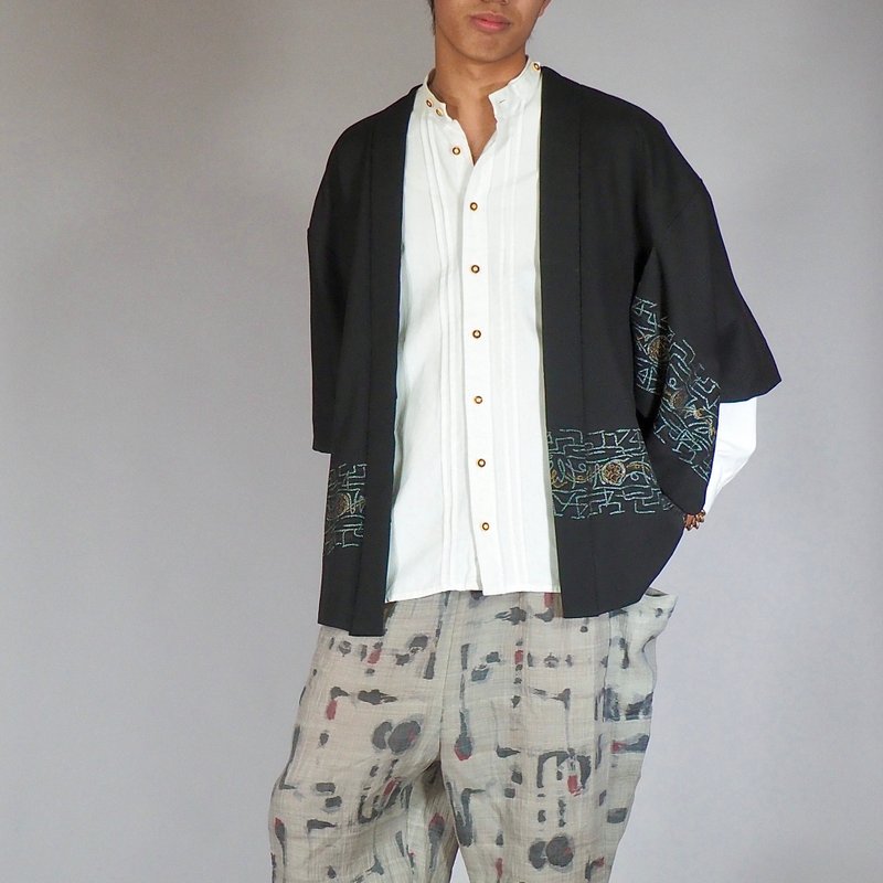 【日本製】KURO羽織　日本の黒　着物男子　ヴィンテージ羽織　秋冬着物ジャケット　羽織ジャケット　抽象画　金糸　銀糸 - アウター メンズ - シルク・絹 ブラック