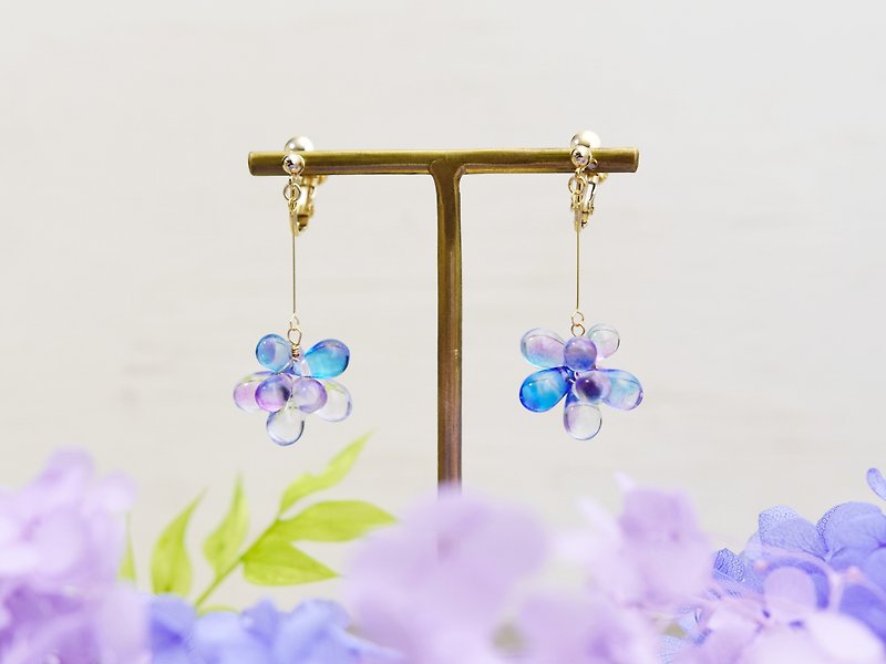 [Clip-On] After the Rain, Shiny Hydrangea, Long - Earrings & Clip-ons - Glass Blue