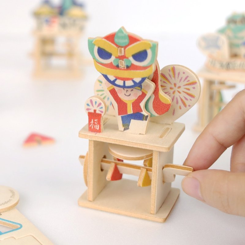 Wooden theater postcard - Spin and start your theatre! - งานไม้/ไม้ไผ่/ตัดกระดาษ - ไม้ สีแดง