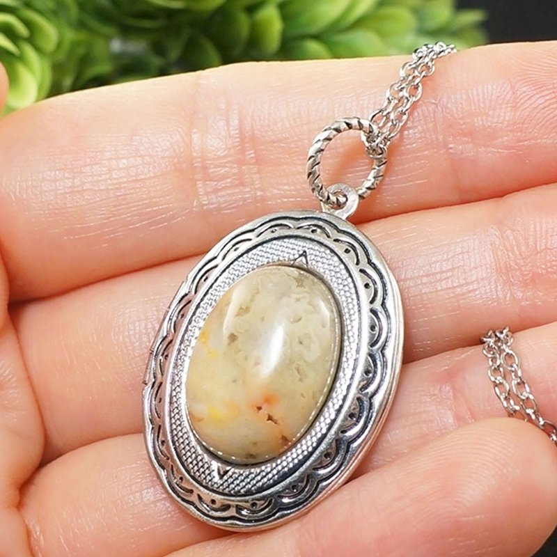 Beige Agate Silver Oval Locket Keepsake Pendant Necklace Jewelry Memorable Gift - 項鍊 - 半寶石 銀色