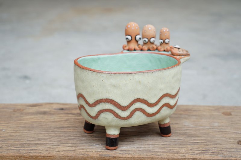 squid plant pot , octopus , handmade ceramic. cactus - 花瓶/花器 - 陶 黃色