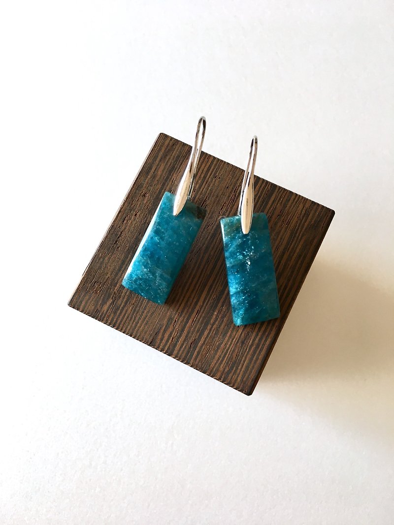Apatite Hook-earring - 耳環/耳夾 - 石頭 藍色