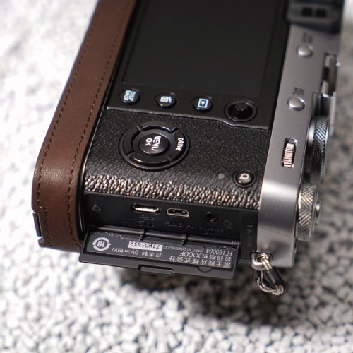 富士フイルム - 【かつ】X100F (レンズフード・レザーストラップその他付き) Amazon | JJC レンズキャップ レザーステッカー ストラップ付き