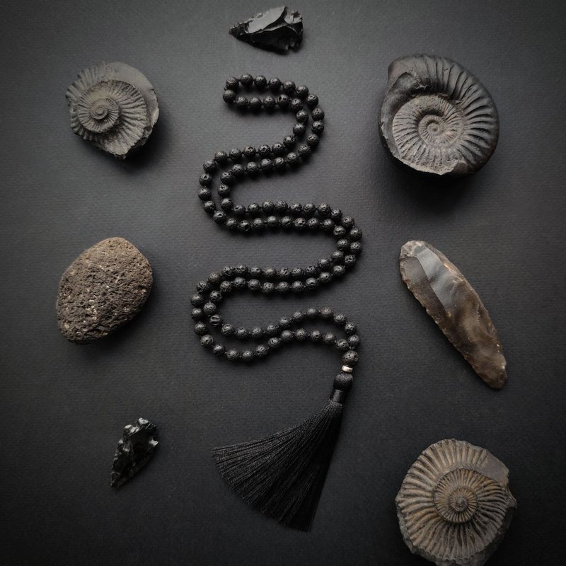 Black Lava Mala - Minimalistic Black Matte Praying Beads, 108 Japa Mala Rosary - 長項鍊 - 半寶石 黑色