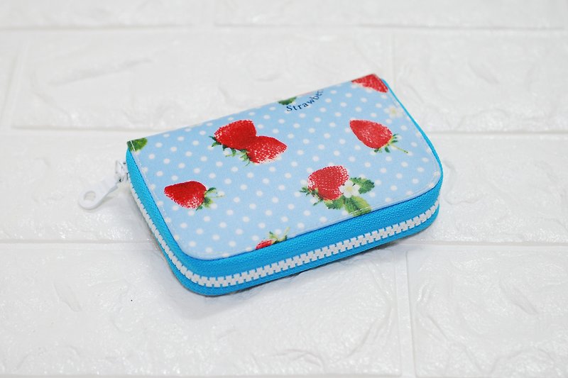 Play cloth hand made. Strawberry Japanese coin change separate clip waterproof cloth short wallet wallet purse - กระเป๋าใส่เหรียญ - วัสดุกันนำ้ สีน้ำเงิน