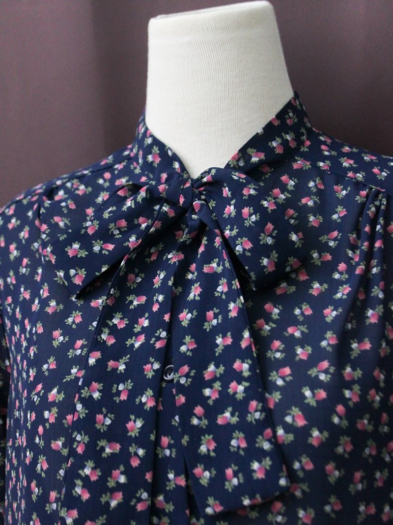 [RE1123T280] autumn and winter Japanese vintage dark blue floral vintage shirt - Women's Shirts - Polyester Blue