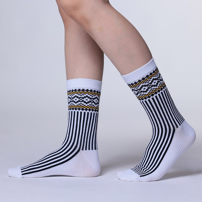 【圖騰系列】PUX!織紋白色款運動款中長襪 - 襪子 - 棉．麻 白色