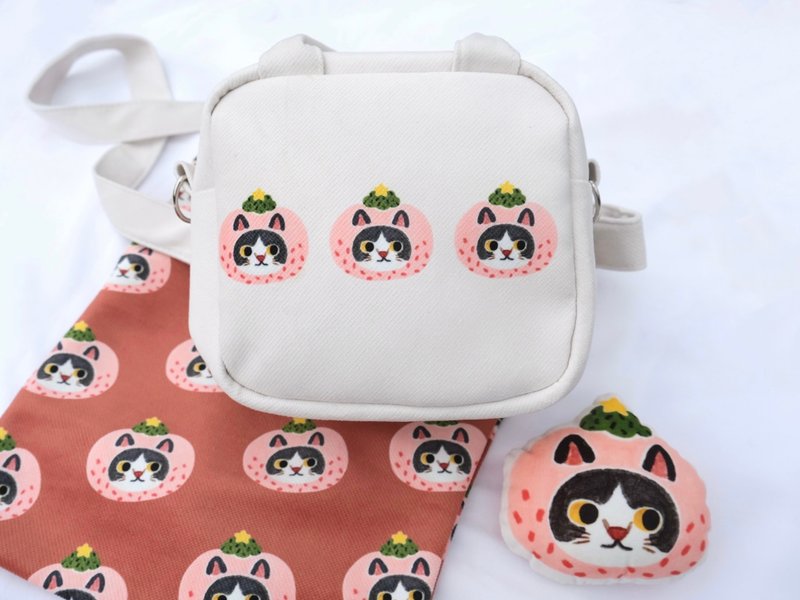 Matcha Strawberry Daifuku Small Square Bag with Crossbody Strap - กระเป๋าแมสเซนเจอร์ - ไฟเบอร์อื่นๆ ขาว