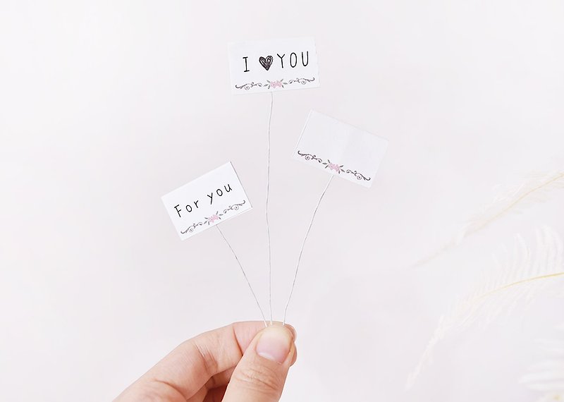 Purchase customized small stand cards with dried flowers for decoration - การ์ด/โปสการ์ด - กระดาษ ขาว