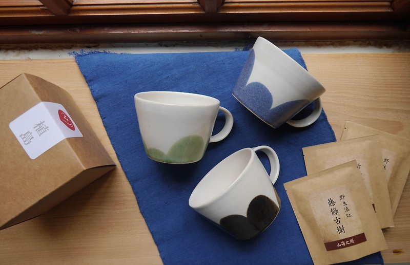 Pottery Cups White - Ueshima pottery-landscape mug/mountain