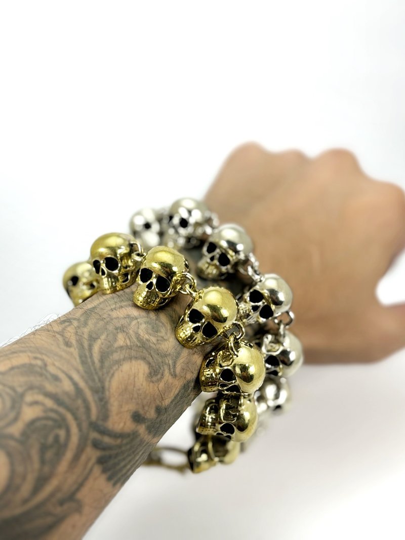Multi Skull Bracelet. Available in 2 Colourways Gold & Silver. - 手鍊/手環 - 其他金屬 