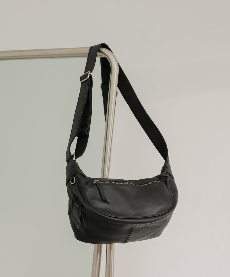 supportingrole multi-space layered simple line leather waist bag shoulder backpack black - กระเป๋าแมสเซนเจอร์ - หนังแท้ สีดำ