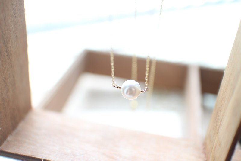 Classic-pearl necklace - สร้อยคอ - โลหะ ขาว