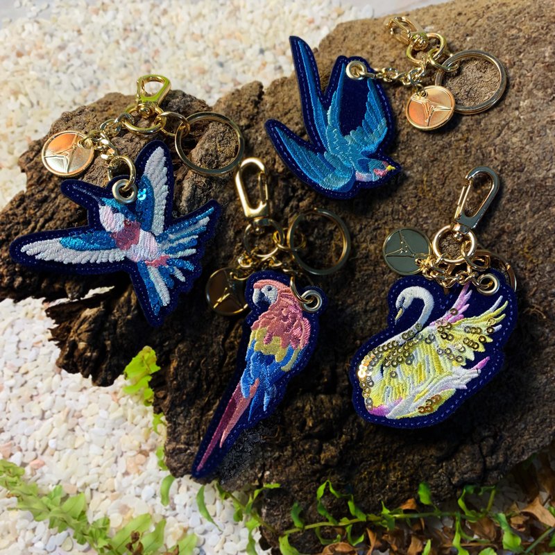 鑰匙圈 吊飾 刺繡 蜂鳥 金剛鸚鵡 天鵝 燕子 飛鳥 聖誕禮盒 - 鑰匙圈/鑰匙包 - 繡線 多色