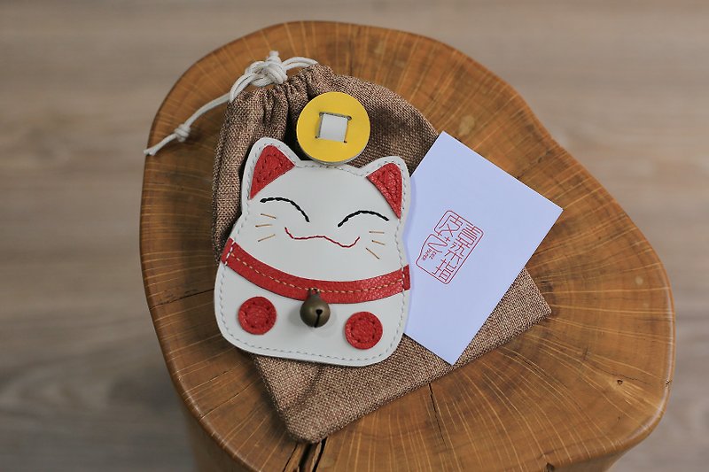 One Finger Medium Lucky Cat | AirTag Apple Location Tracker Protective Cover | Induction Access Control Cover - กระเป๋าใส่เหรียญ - หนังแท้ 
