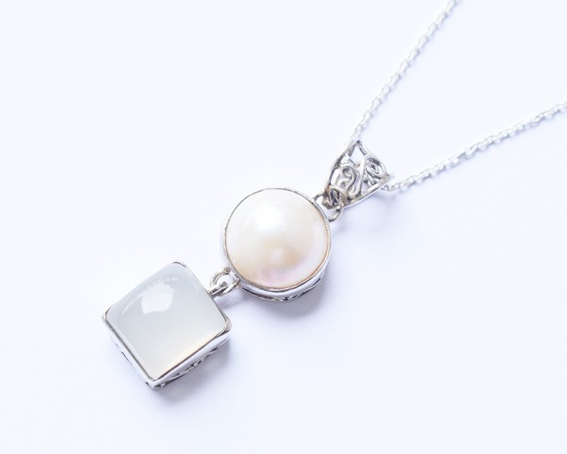 Ocean and Moon Ultimate Energy Moonstone and Mabe Silver Necklace - สร้อยคอ - หิน ขาว