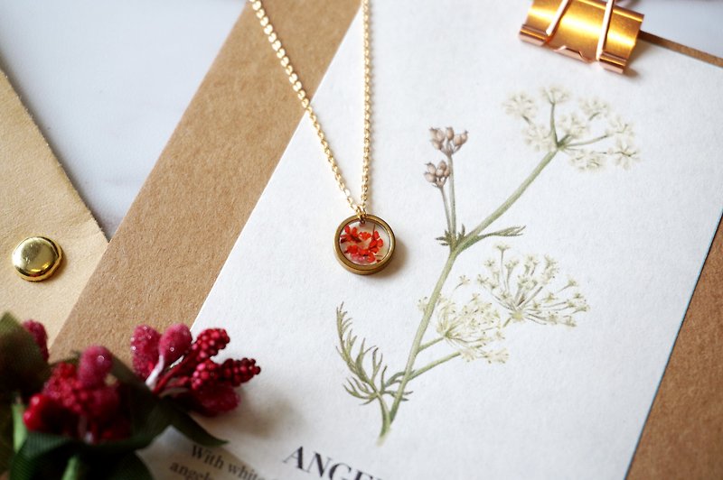Real Flower Resin Necklace, Pressed Flower, Gift for her, Gift for Mom - สร้อยติดคอ - โลหะ สีทอง