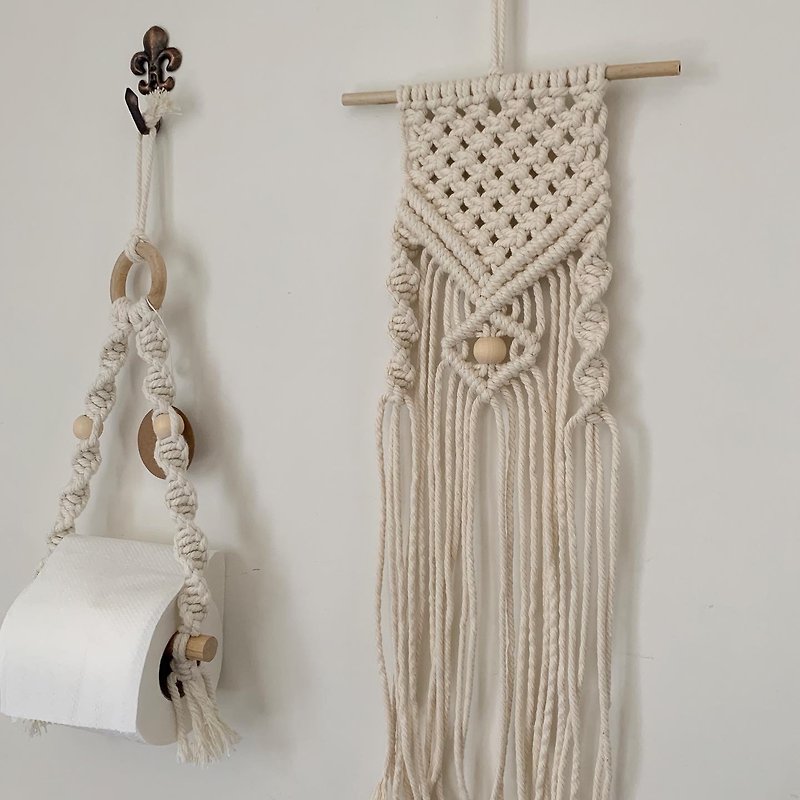 Macrame woven natural raw wood bead pendant medium-sized pendant - ของวางตกแต่ง - ผ้าฝ้าย/ผ้าลินิน ขาว