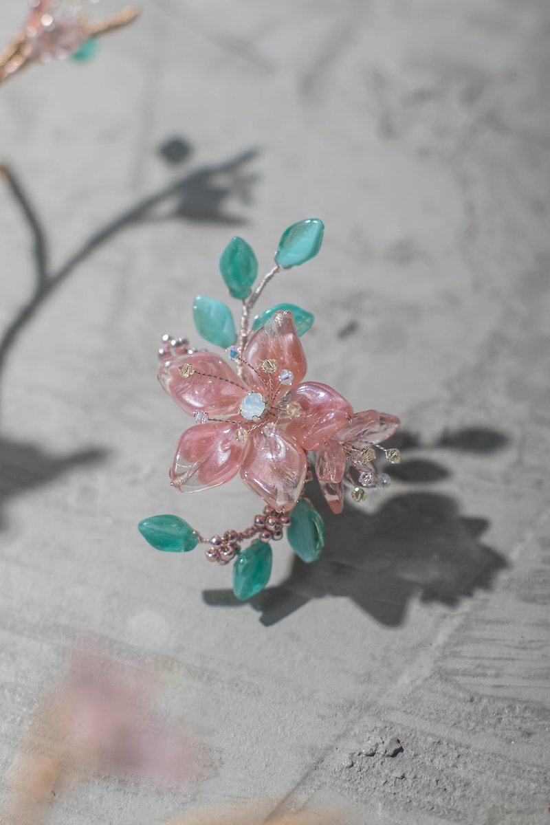 手作りジュエリー磁気ボタンコサージュ-桜の妖精 - ブローチ - 宝石 透明