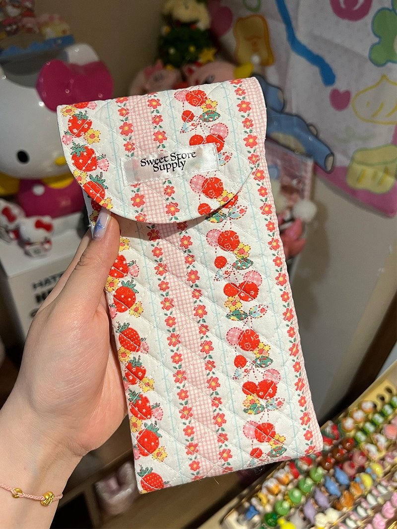 Sweetstore Supply 原創可愛甜美清新草莓花收納魔術貼粘貼筆袋 - 鉛筆盒/筆袋 - 棉．麻 紅色