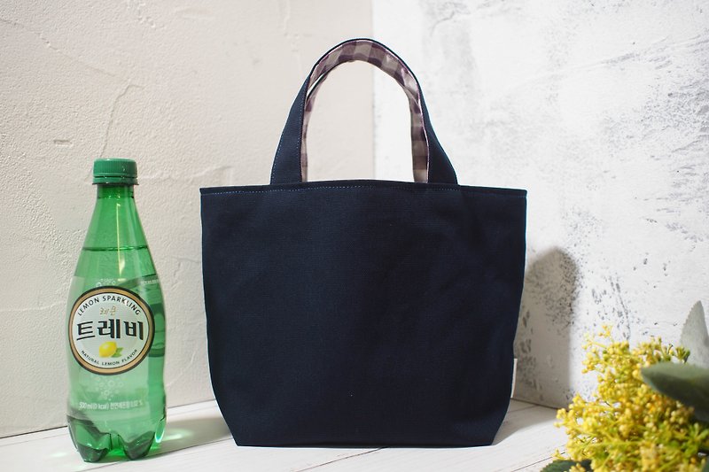 Every house wine series Bento bag / Handbag / Limited handmade bag / Little gentleman / Out of print - กระเป๋าถือ - ผ้าฝ้าย/ผ้าลินิน สีน้ำเงิน