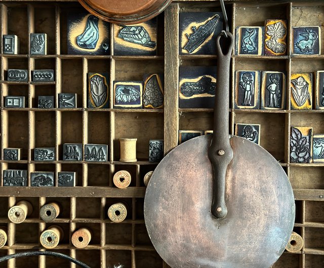 30883-フランスアンティークレッド鍋蓋・鋳鉄ハンドル直径21.5cm