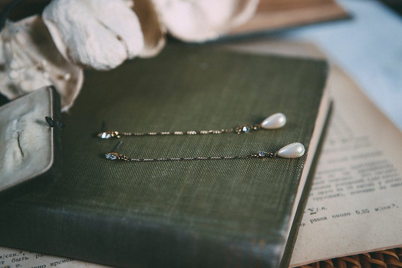 COR-DATE-Chainが吊るす真珠のイヤリング - ピアス・イヤリング - その他の素材 