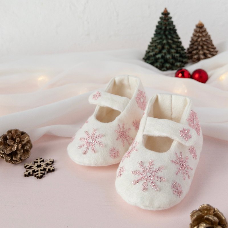 雪の結晶の刺繍ベビーシューズ　オフホワイト - 嬰兒鞋/學步鞋 - 棉．麻 白色