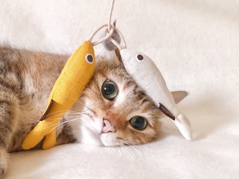 【tails&me 尾巴與我】海洋動物貓玩具 小魚補充包(單入-米白 - 貓/狗玩具 - 棉．麻 黃色