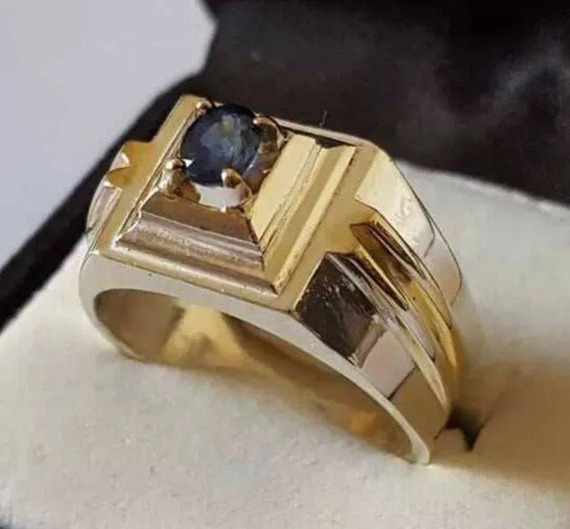 Rich Blue Transparent Sapphire Darkest Blue Great Color and Luster Sapphire Ring - 戒指 - 寶石 藍色