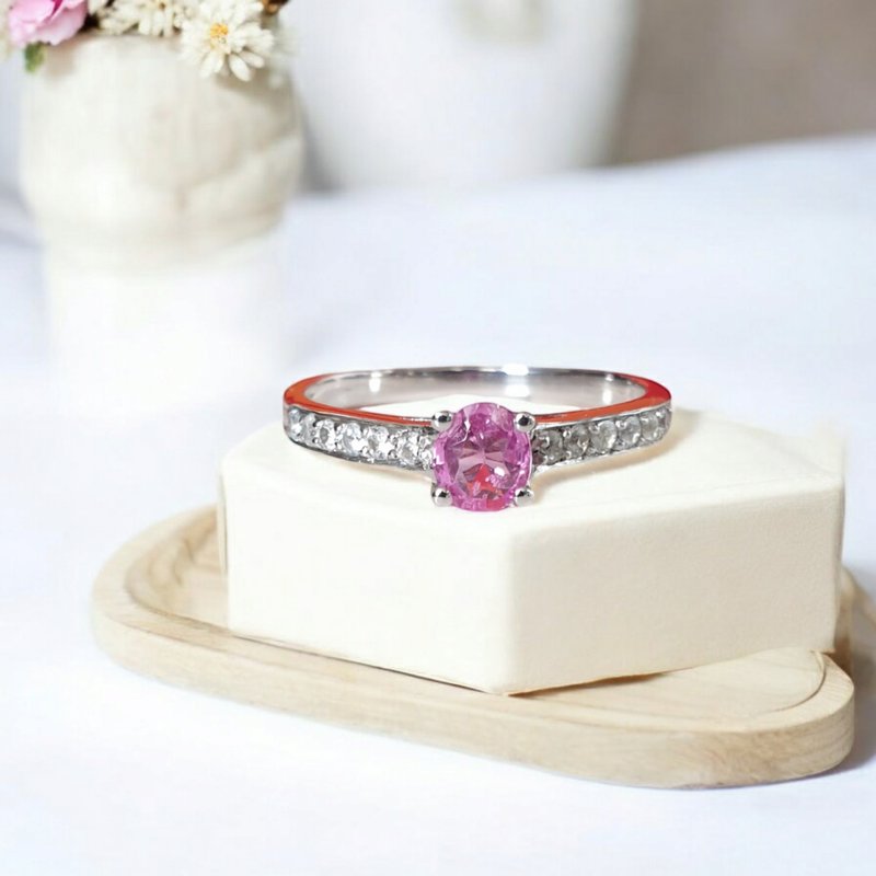 Pibk sapphire ring size 4 mm decorated with White topaz, silver 925 frame - 戒指 - 寶石 多色