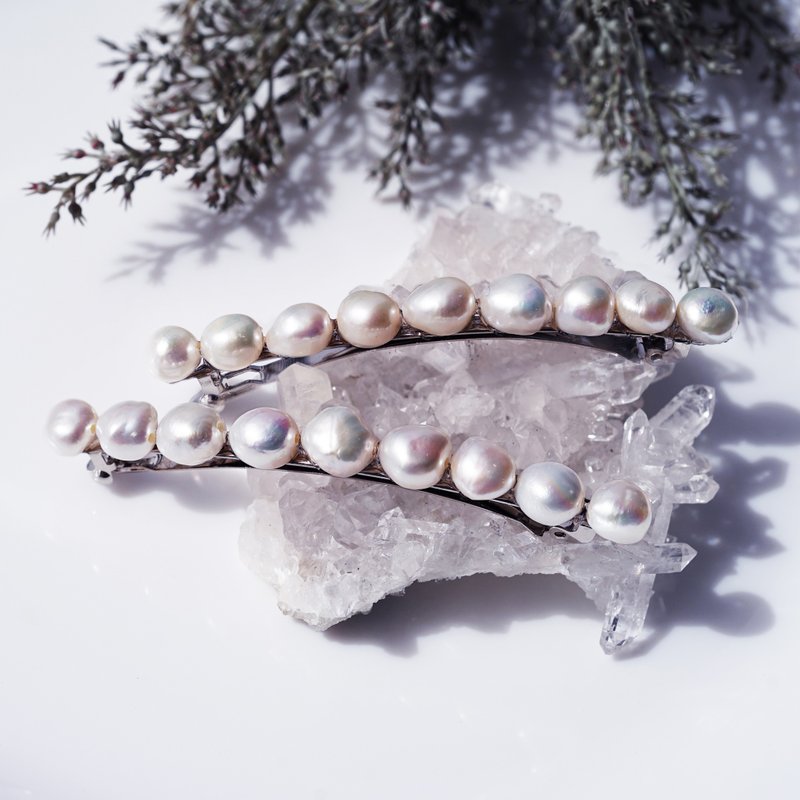 Elegant Freshwater Pearl Barrette with Baroque Pearls: Marinella - เครื่องประดับผม - เครื่องเพชรพลอย ขาว